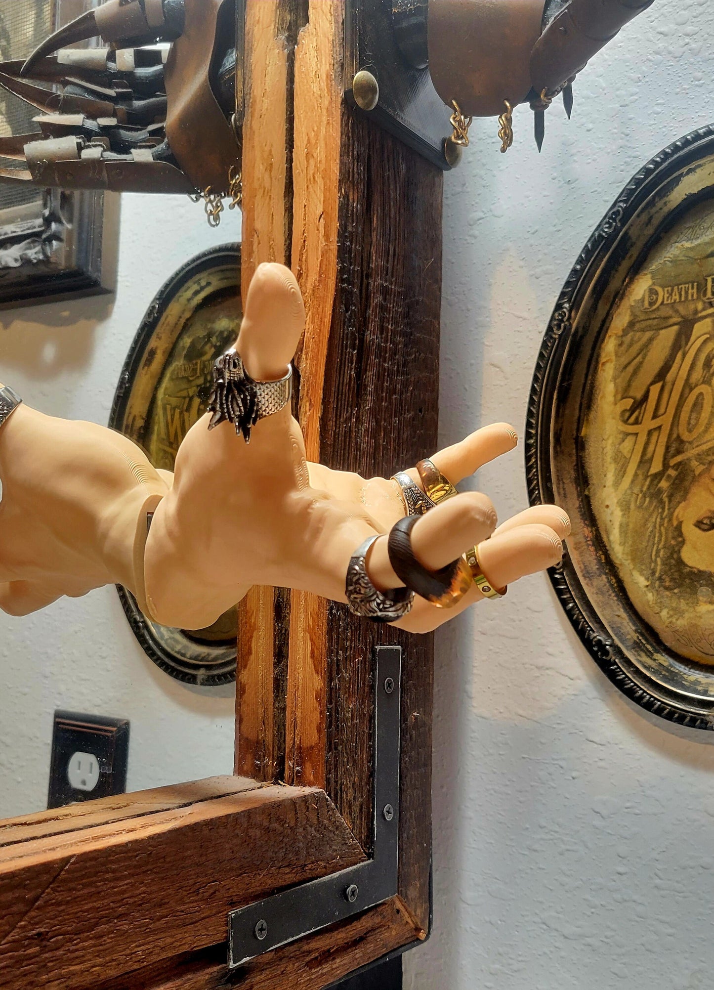 Adams Family Thing Ring Holder: Stick-On Display