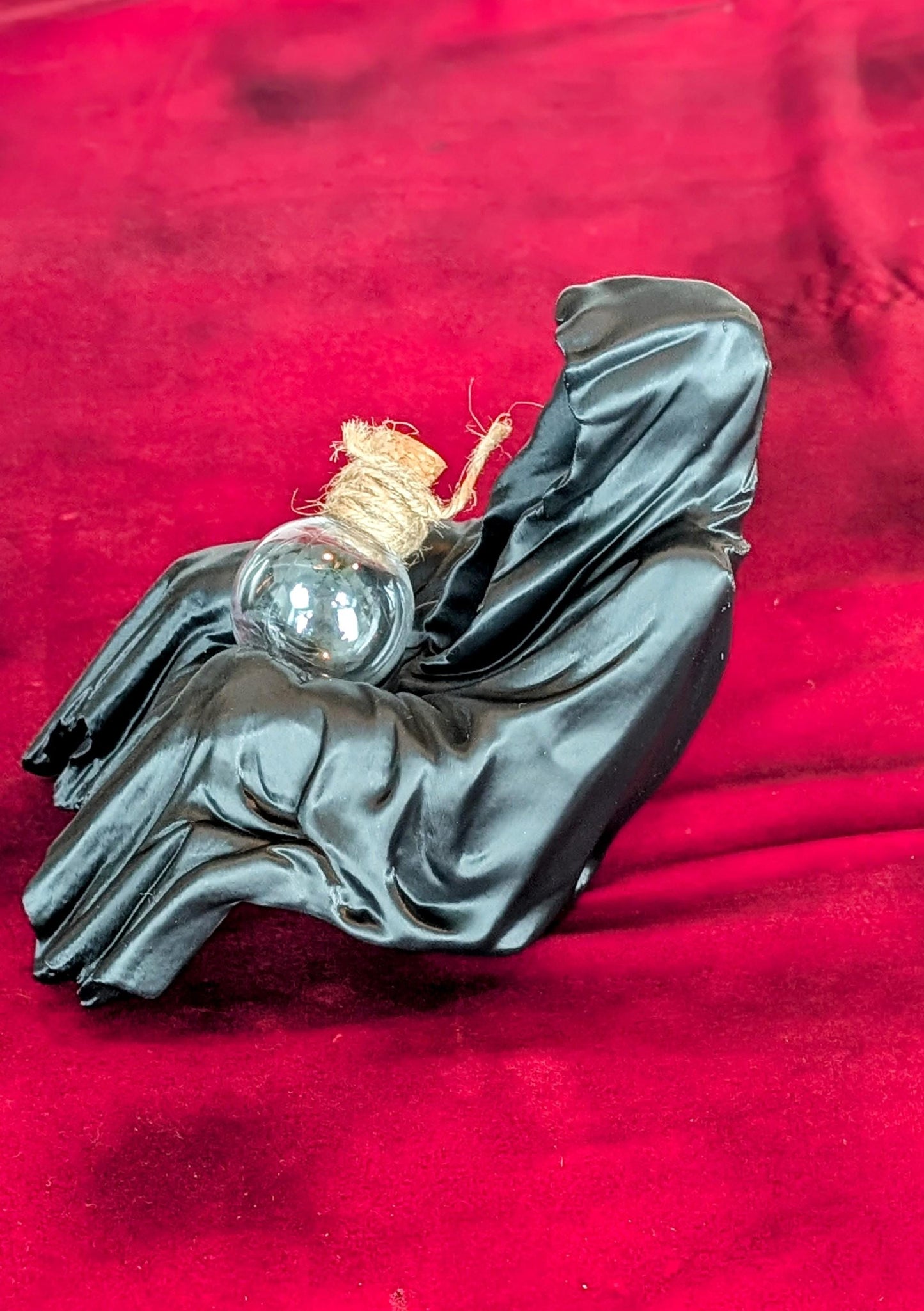 Phantom trinket holder